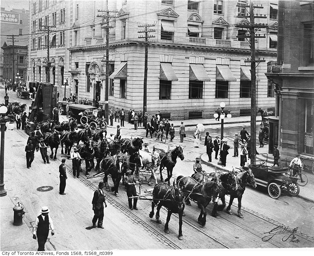 Photo by Alexander W. Galbraith, courtesy the City of Toronto Archives.